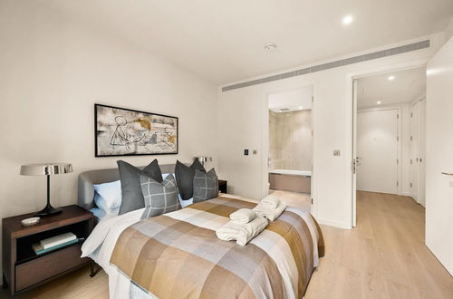 Foto 6 - Stylish two Bedroom Apartment With River Views in Docklands