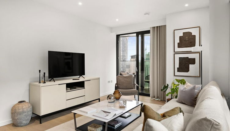 Photo 1 - Stylish two Bedroom Apartment With River Views in Docklands