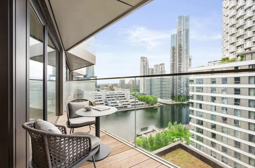 Foto 5 - Stylish two Bedroom Apartment With River Views in Docklands