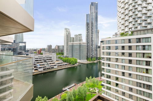 Photo 23 - Stylish two Bedroom Apartment With River Views in Docklands