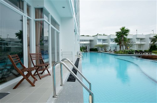 Foto 21 - Best Pool Access Beachfront Nice Furnish 1bedroom