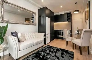 Foto 1 - Stylish 1 Bedroom With Office Area Plus Parking