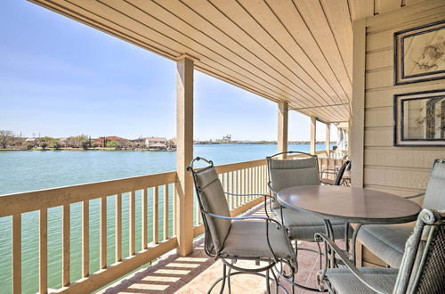 Photo 27 - Waterfront Condo With Balcony & Dock Access