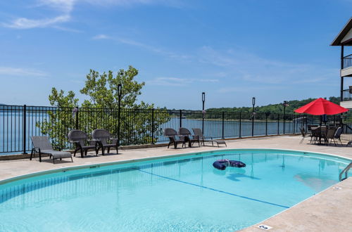 Foto 5 - Lakefront w/ Amazing Pool! Near Silver Dollar City