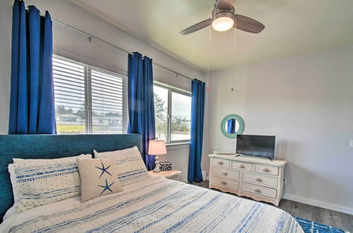 Photo 3 - Waterfront Vacation Rental in Ocean Shores