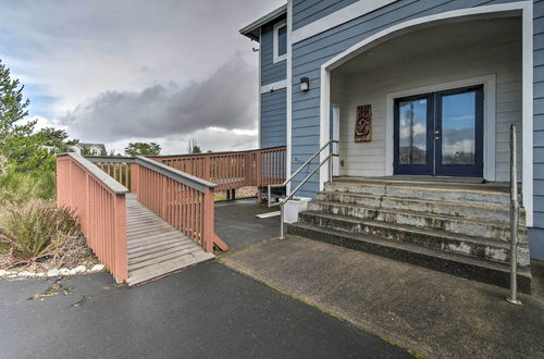 Photo 9 - Waterfront Vacation Rental in Ocean Shores