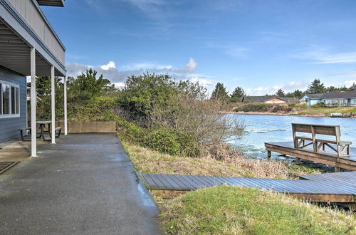 Photo 13 - Waterfront Vacation Rental in Ocean Shores