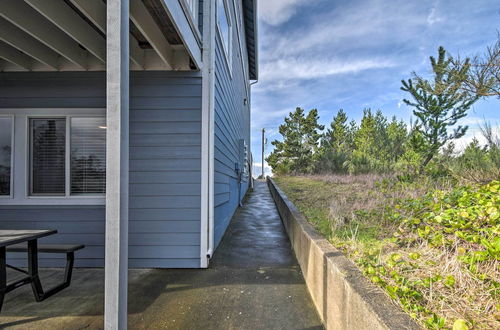 Photo 22 - Waterfront Vacation Rental in Ocean Shores