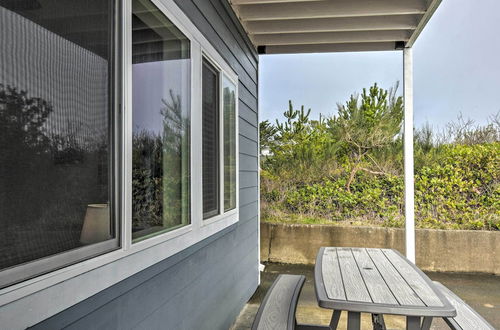 Photo 5 - Waterfront Vacation Rental in Ocean Shores