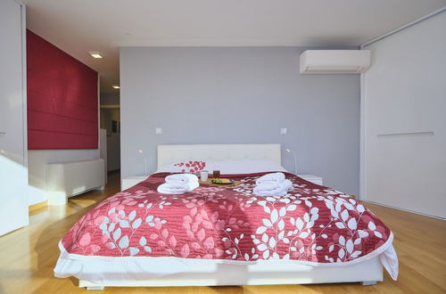 Photo 6 - SolStar Apartment