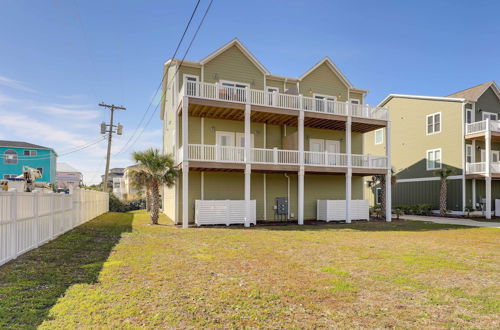 Foto 14 - Emerald Isle Vacation Home: Walk to Beach