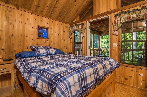 Foto 5 - Family Cabin on 6 Acres w/ Lake Access & Hot Tub