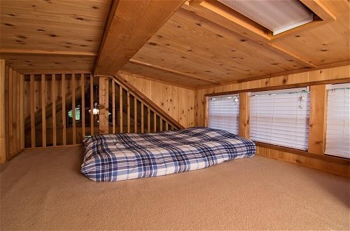 Foto 15 - Family Cabin on 6 Acres w/ Lake Access & Hot Tub