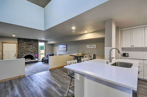 Photo 11 - Luxurious Tacoma Retreat w/ Quartz Countertops