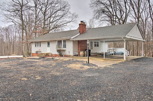 Photo 18 - Cozy Woodbridge Home w/ Fire Pit & Deck