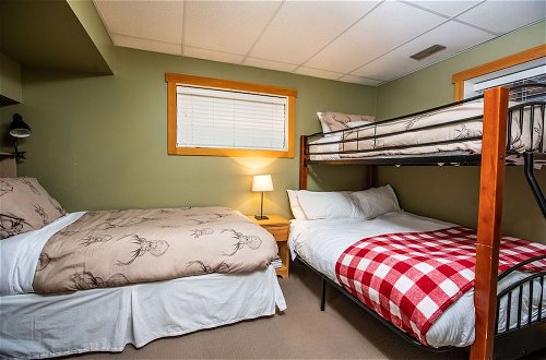 Foto 9 - Basecamp Cabin by Revelstoke Vacations