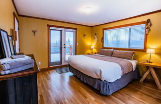 Photo 3 - Basecamp Cabin by Revelstoke Vacations