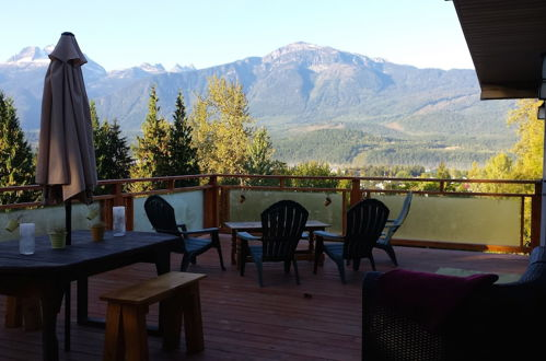 Photo 17 - Basecamp Cabin by Revelstoke Vacations