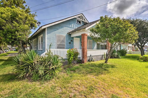 Photo 14 - Quaint Galveston Vacation Home - Central Location