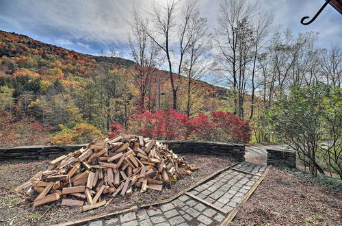 Foto 3 - Picture-perfect Vermont Mtn Cabin w/ Hot Tub