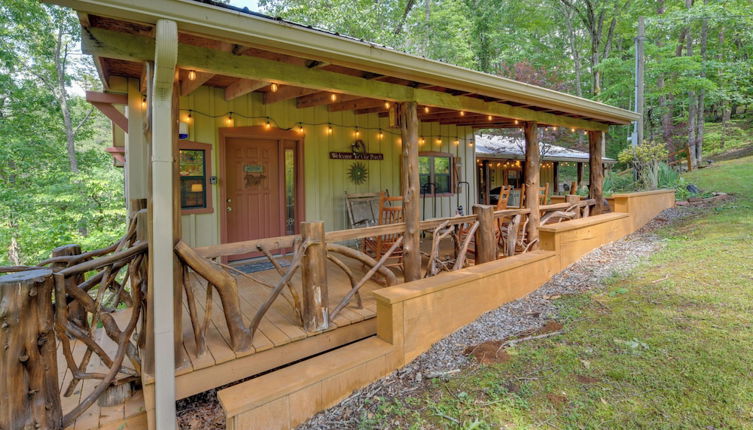 Foto 1 - Relaxing Cosby Cabin w/ Fire Pit & Covered Porch