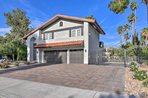 Photo 17 - Las Vegas House w/ Pool & Hot Tub - 1 Mi to Strip