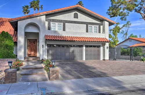 Photo 2 - Las Vegas House w/ Pool & Hot Tub - 1 Mi to Strip