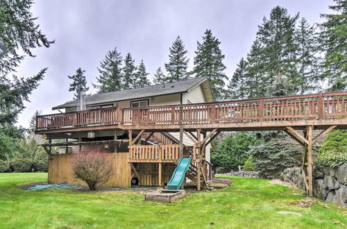 Photo 25 - Central 4-acre Cottage w/ Deck: Walk to Bay