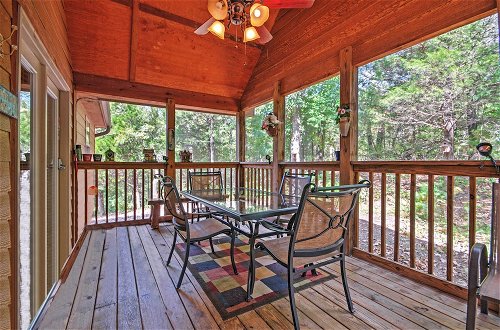 Foto 25 - Branson West Resort-style Cabin Rental w/ Porch