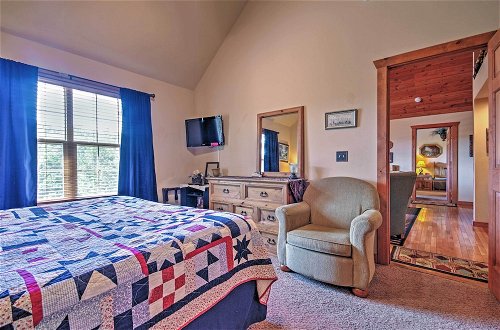 Foto 12 - Branson West Resort-style Cabin Rental w/ Porch