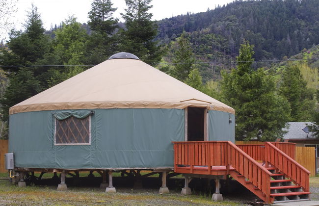 Strawhouse Resorts - Photo 9