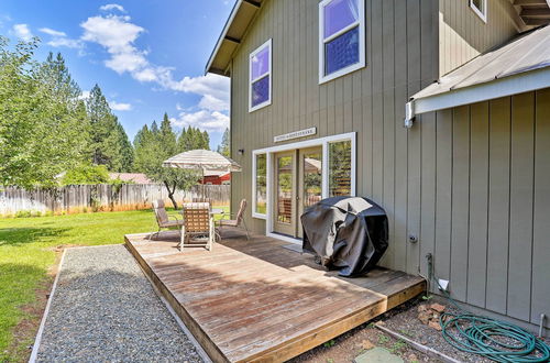 Photo 7 - Cabin w/ Backyard Space - ½ Mi to Trinity Lake