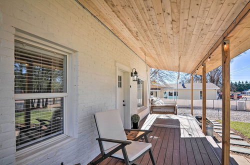 Photo 9 - Modern Kanab Home: Fire Pit, Red Rock Views