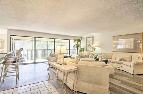 Foto 14 - Luxury Sanibel Condo w/ Ocean View: Steps to Beach