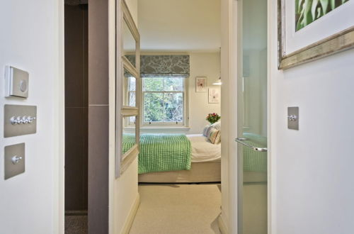 Photo 23 - Charming 1 Bed Flat Chelsea