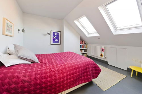 Photo 27 - Long Stay Discounts - Modern Bright 5-bed Acton
