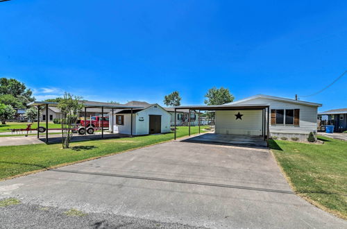 Foto 4 - Lakefront Granbury Home, Boat Dock On-site