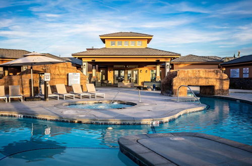 Foto 13 - Newly Constructed Zion Village Townhome w/ Hot Tub