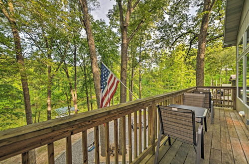 Foto 6 - Lake Barkley Home: Private Dock, Kayaks, Fire Pit