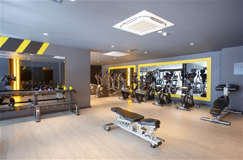 Foto 19 - Luxury Residence with Indoor Pool & GYM