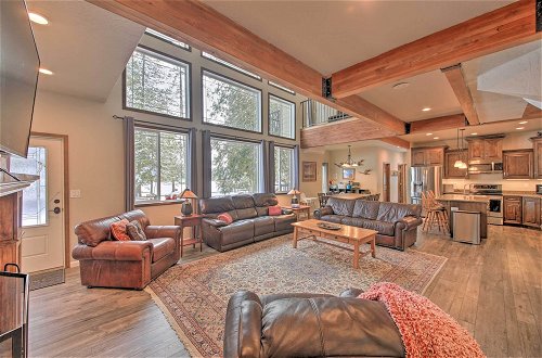 Photo 1 - Expansive Group Lake House w/ Private Hot Tub