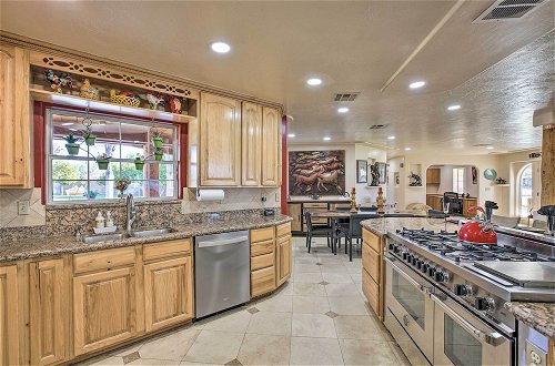 Foto 29 - Spacious Glendale Home w/ Outdoor Kitchen