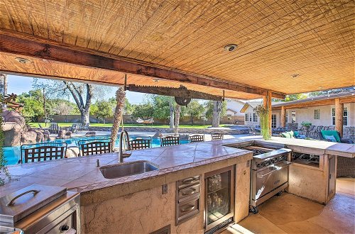 Foto 15 - Spacious Glendale Home w/ Outdoor Kitchen