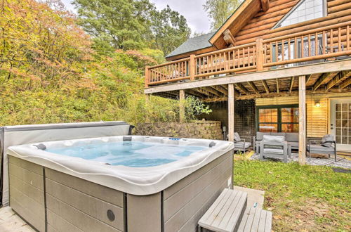 Photo 4 - Splendid Family Cabin w/ Hot Tub & Grill