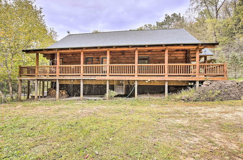 Photo 16 - Splendid Family Cabin w/ Hot Tub & Grill