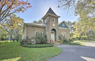 Foto 1 - Renovated WV Schoolhouse: History Buffs Heaven