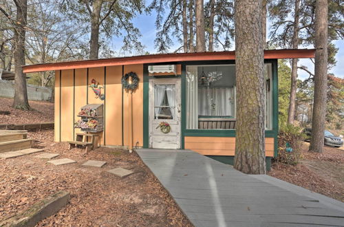 Photo 8 - Lakeside Pleasure Island Cabin w/ Deck & Gas Grill