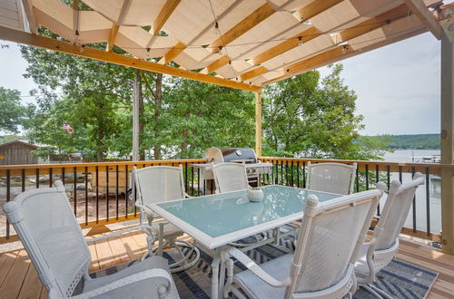 Foto 1 - Lake of the Ozarks Home w/ Private Deck & Dock