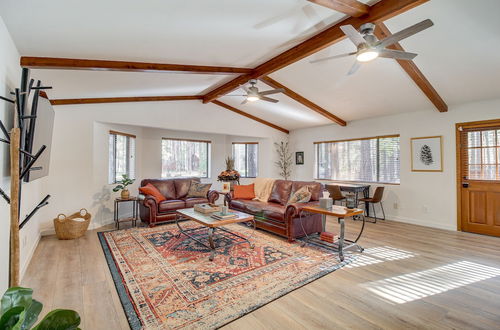 Photo 11 - Pinetop Cabin w/ 2 Fireplaces & Hot Tub