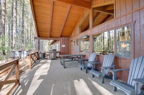 Photo 10 - Pinetop Cabin w/ 2 Fireplaces & Hot Tub